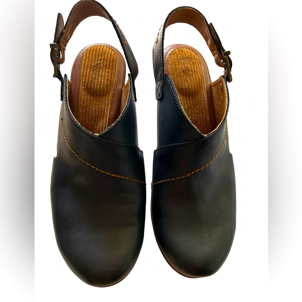 B.O.C. Born Women’s Cecila Platform Clog Navy Size-9